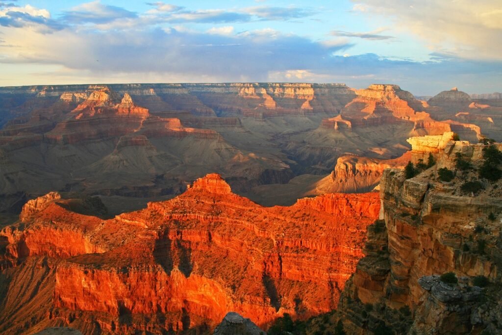 Exploring the West Rim of the Grand Canyon: Arizonas Majestic Landscape