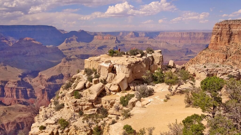 Exploring the West Rim of the Grand Canyon: Arizonas Majestic Landscape