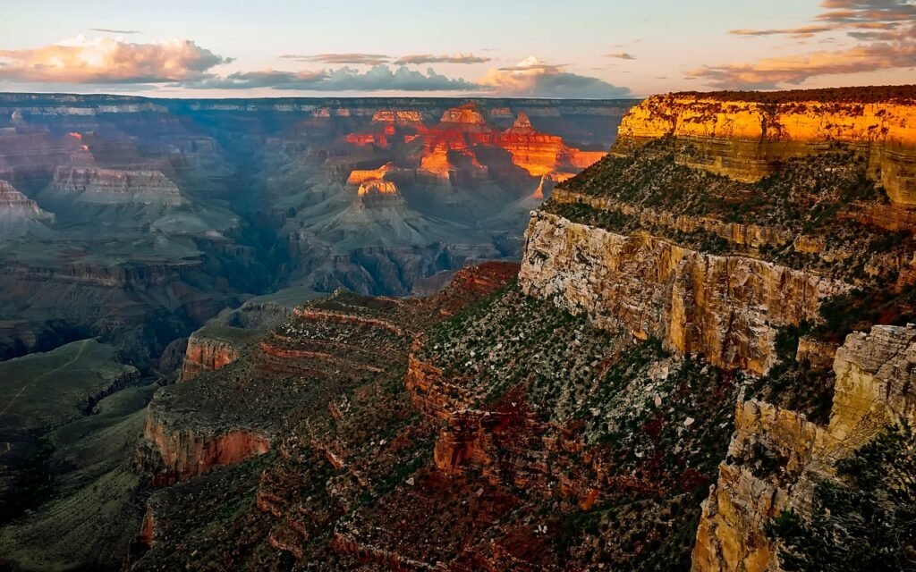 Exploring the West Rim of the Grand Canyon: Arizonas Majestic Landscape