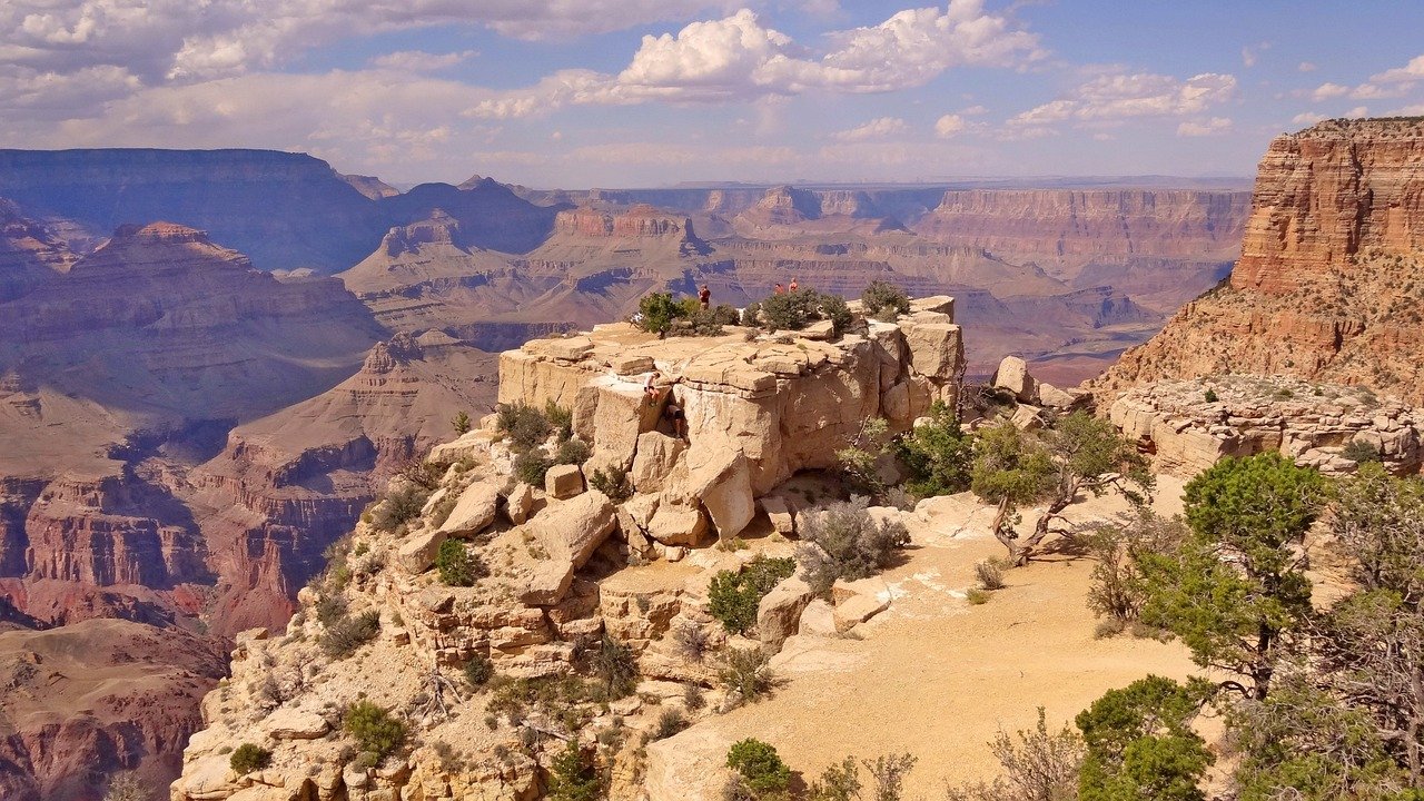 Exploring the West Rim of the Grand Canyon: Arizona’s Majestic Landscape